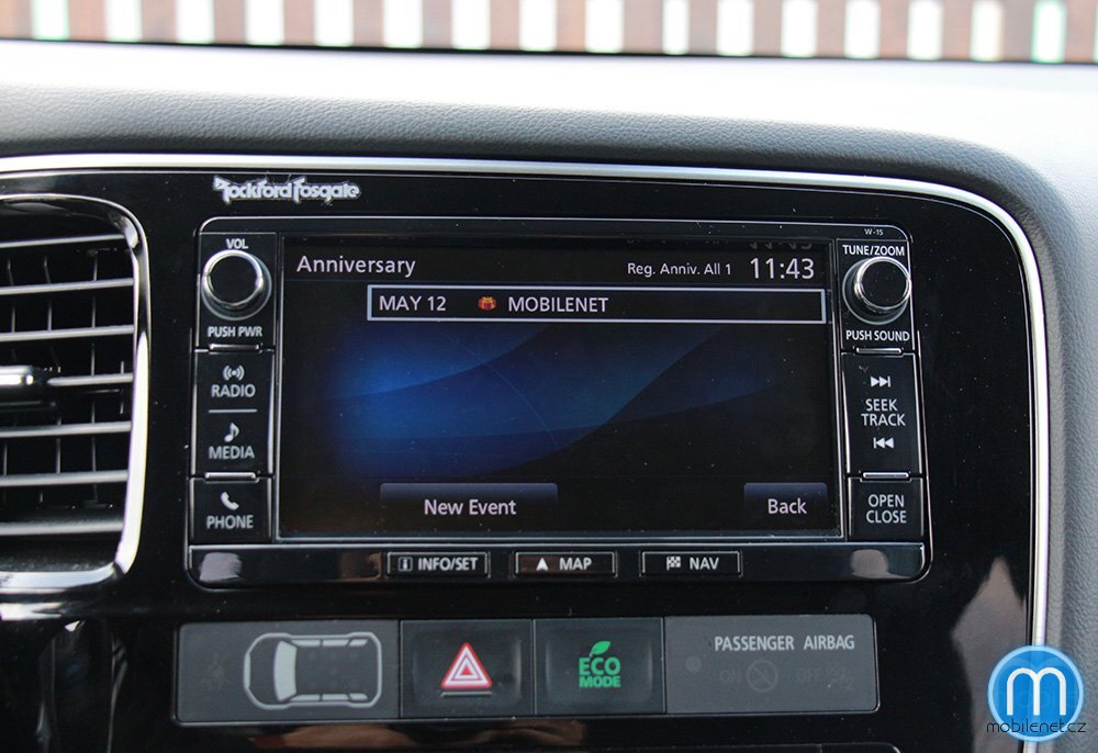 Mitsubishi Outlander infotainment