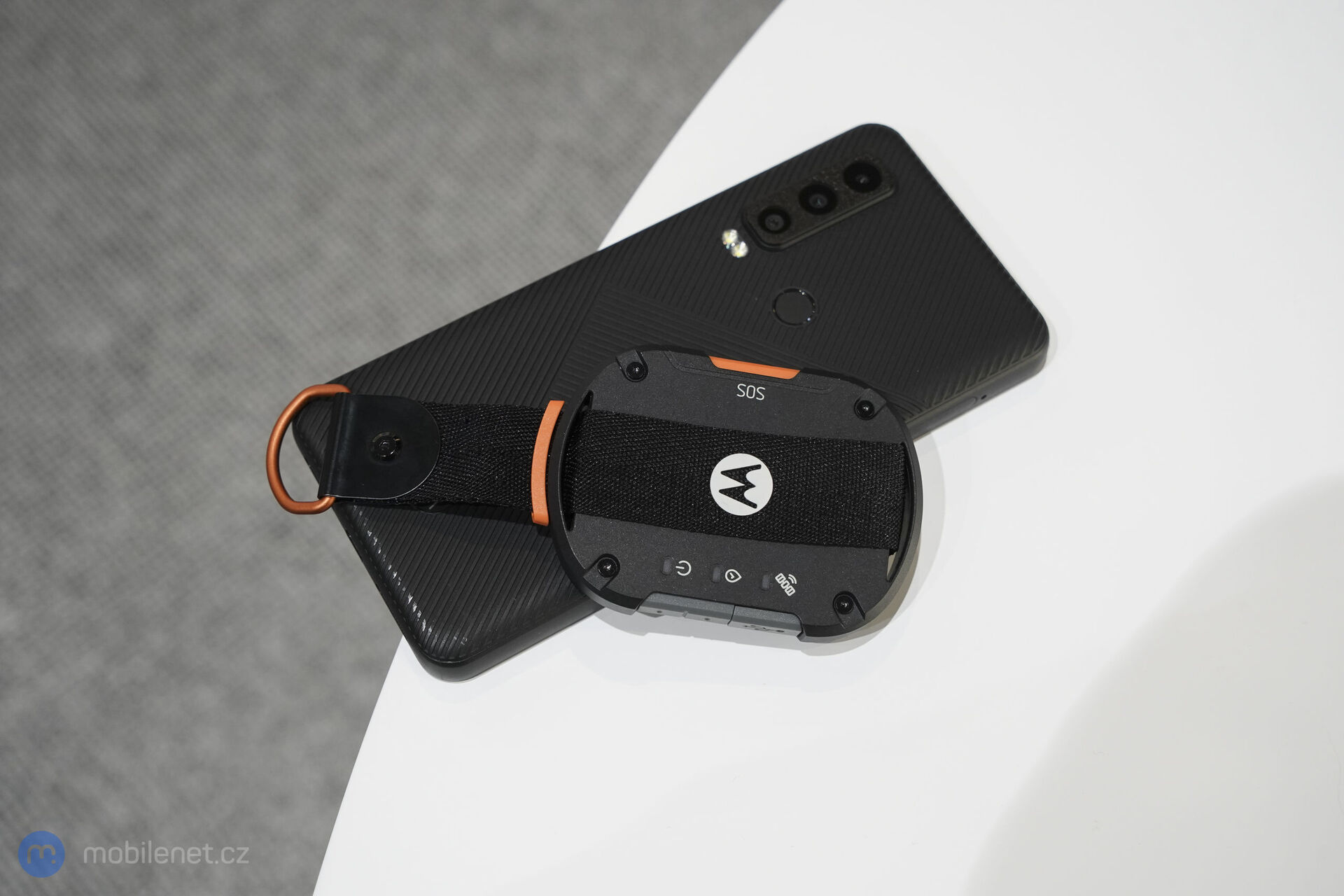 Motorola Defy Satellite Link