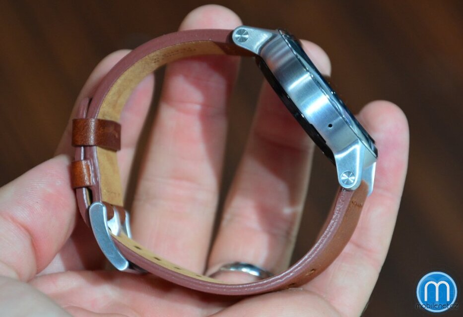 Motorola Moto 360 (2015)