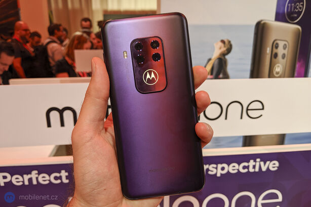 Motorola One Zoom