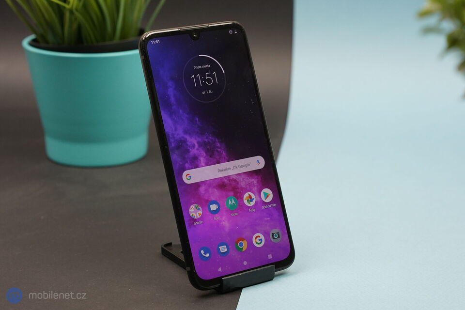 Motorola One Zoom