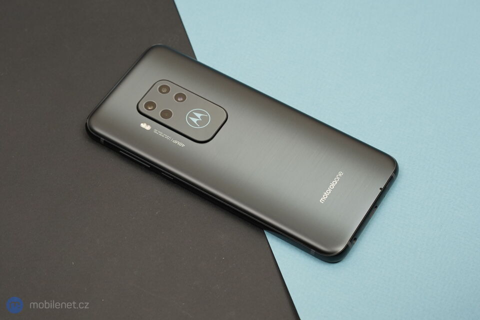 Motorola One Zoom