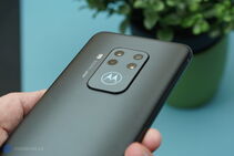 Motorola One Zoom