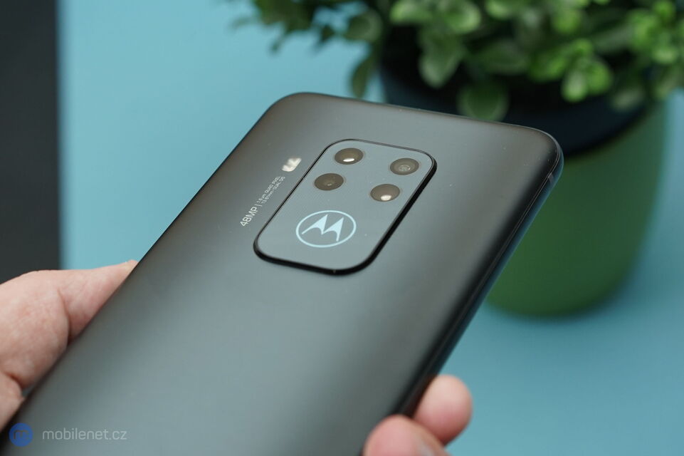 Motorola One Zoom