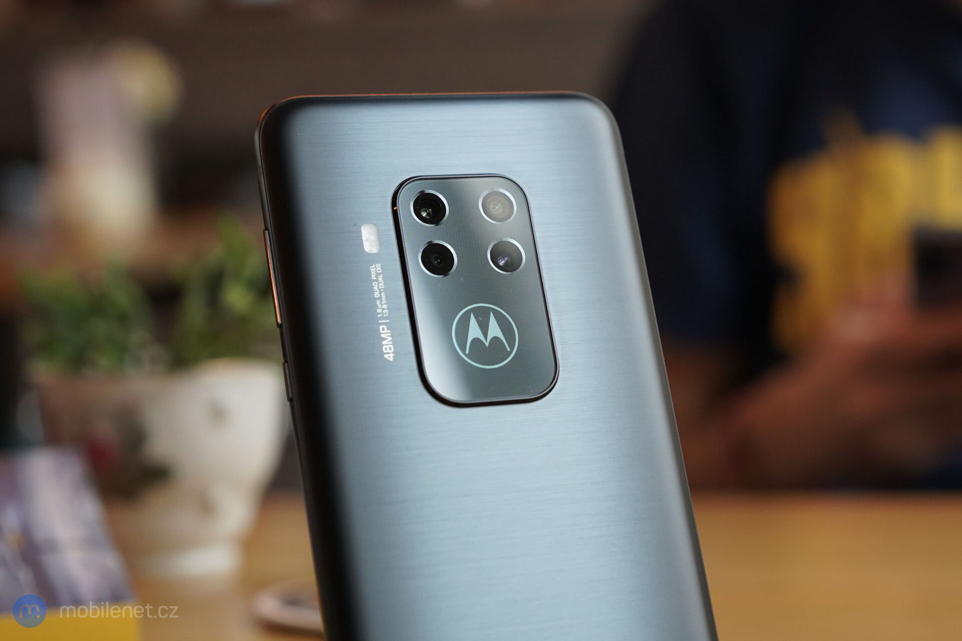 Motorola One Zoom