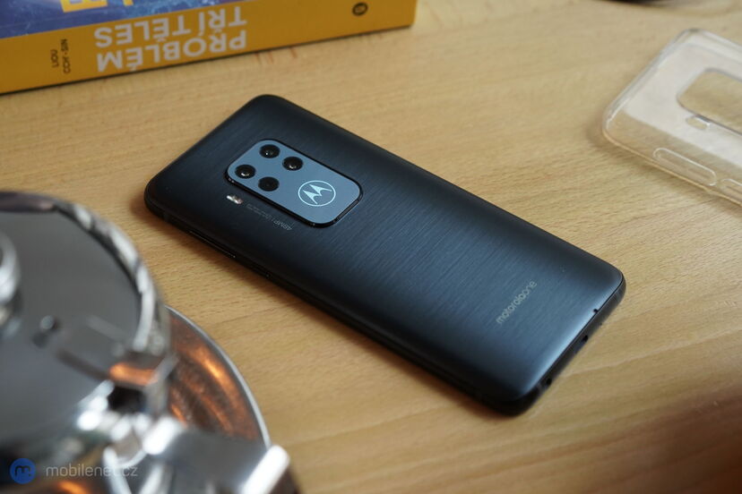 Motorola One Zoom
