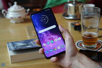 Motorola One Zoom