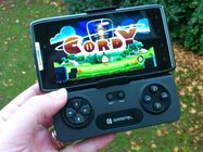 Motorola RAZR with Gametel gamepad