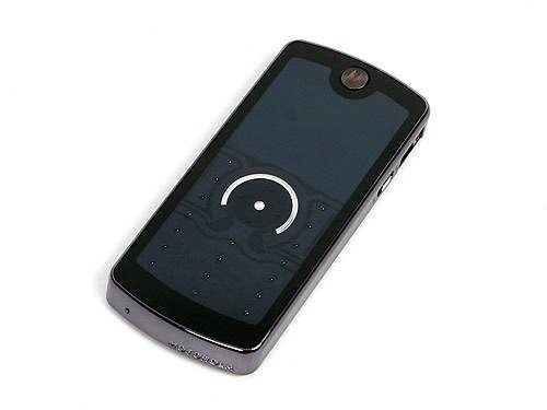 Motorola ROKR E8: hudební perla s novým ovládáním