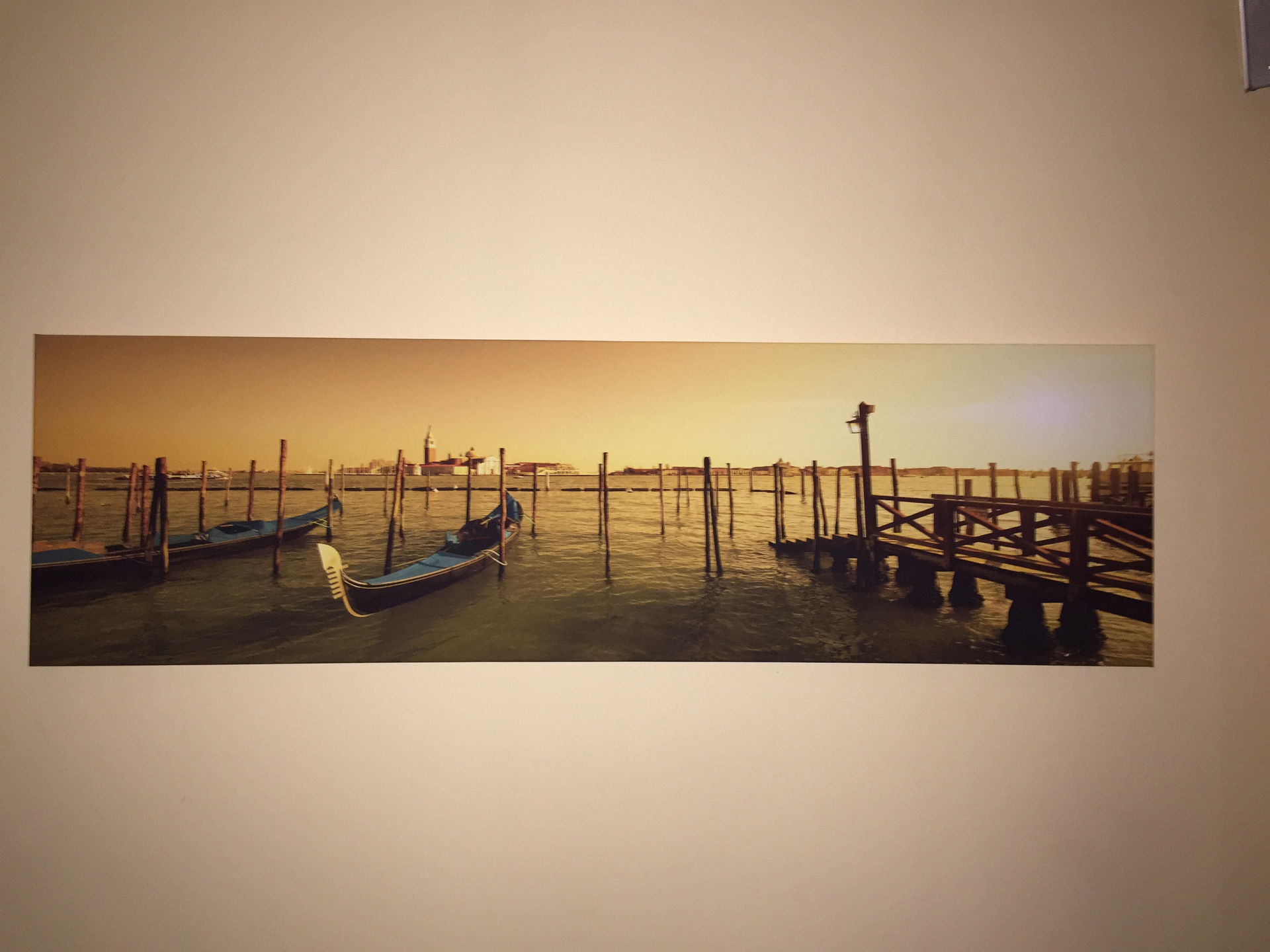 noční interiérová fotka iPhone 6