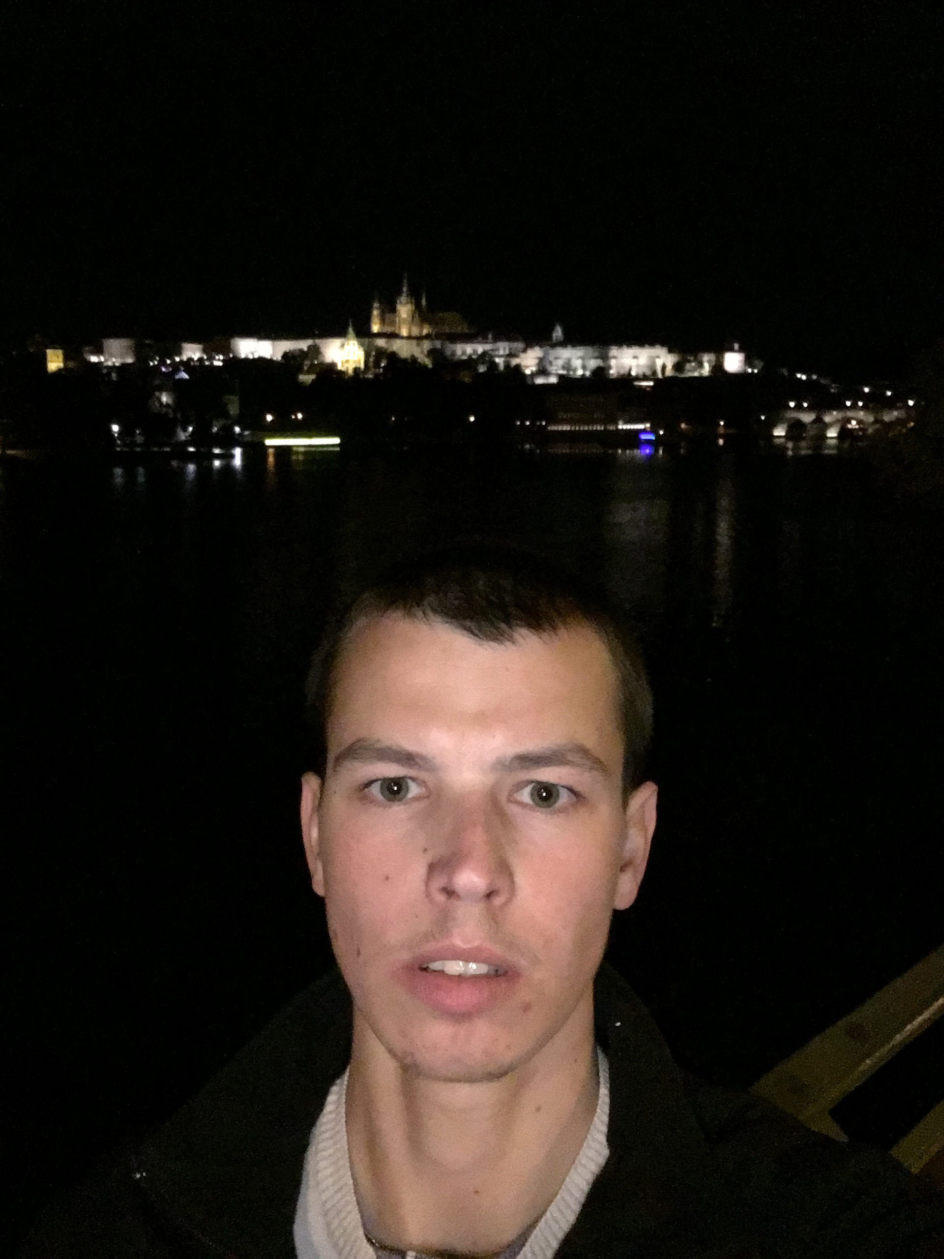 noční selfie fotka iPhone 6s