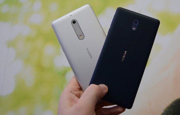 Nokia 5 (vlevo) a Nokia 3