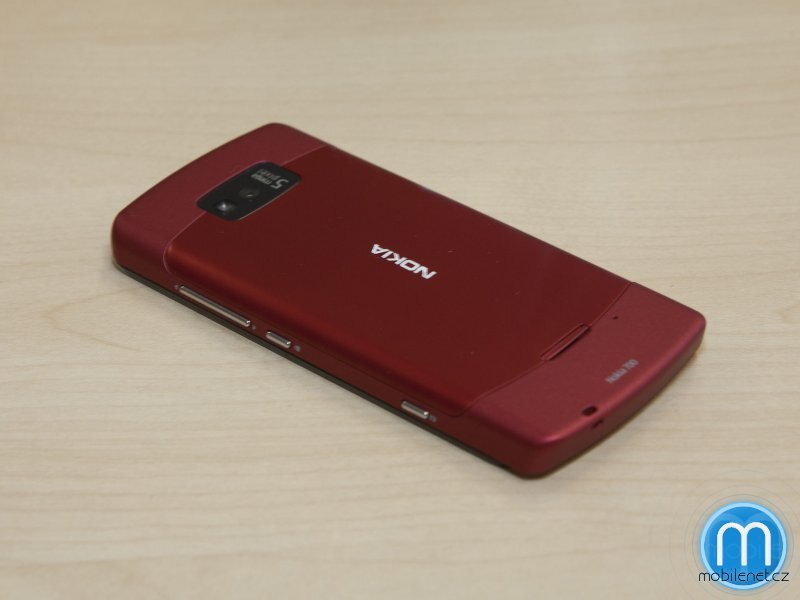 Nokia 700