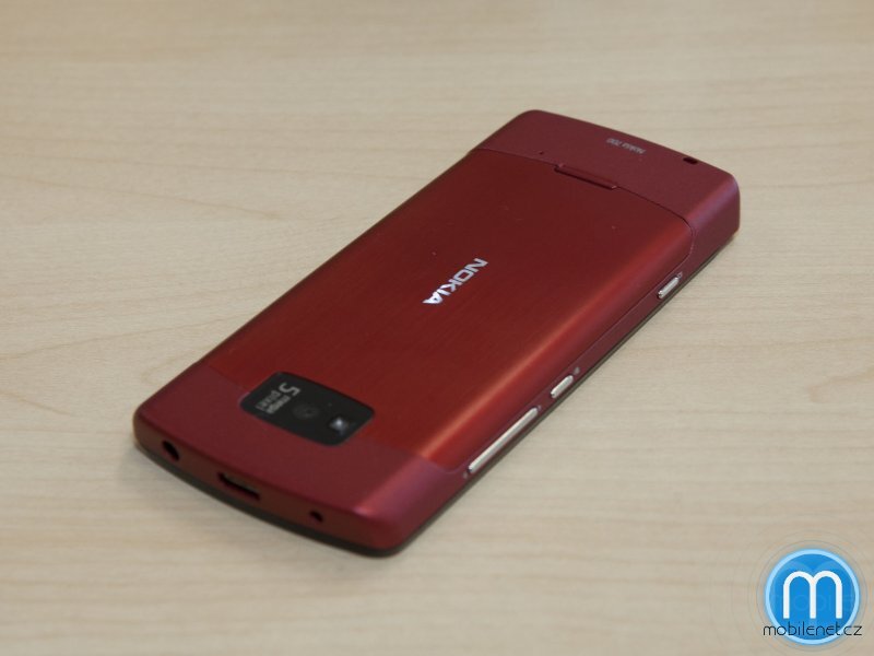 Nokia 700