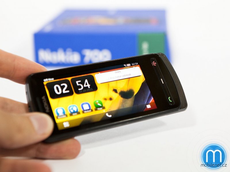 Nokia 700