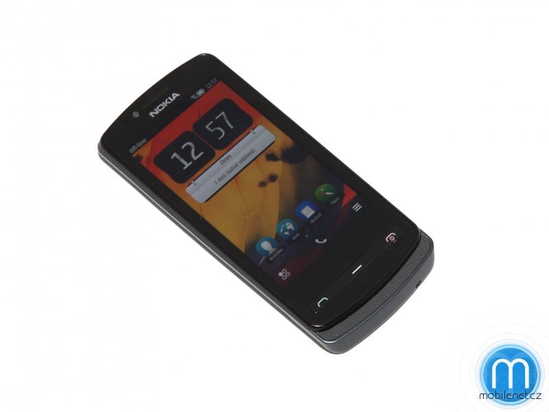 Nokia 700