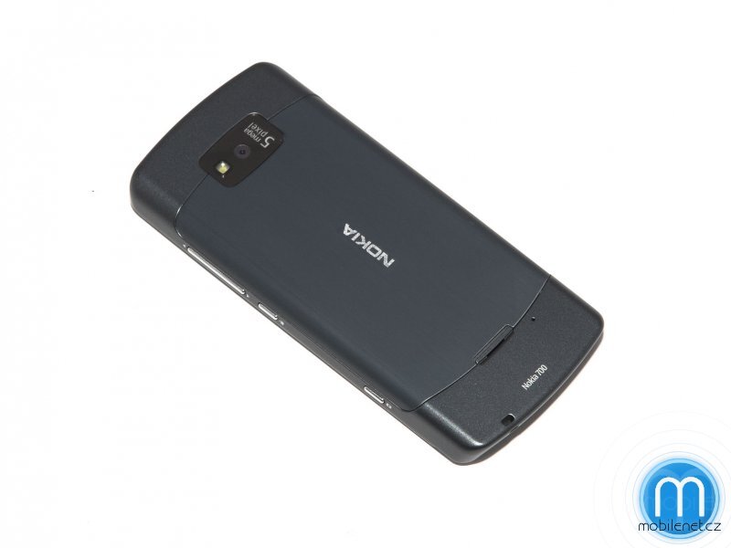 Nokia 700