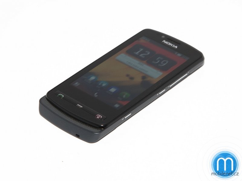 Nokia 700