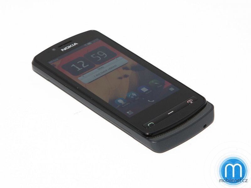 Nokia 700