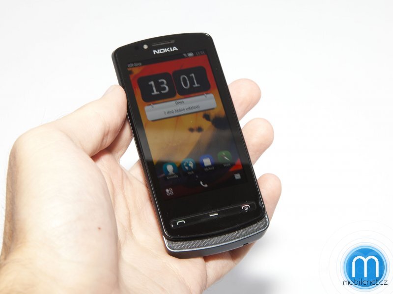 Nokia 700