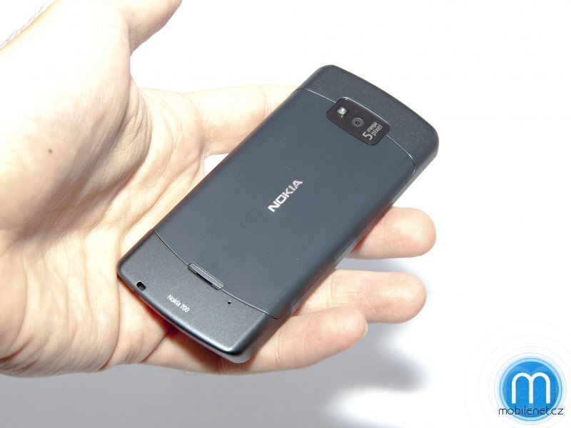 Nokia 700