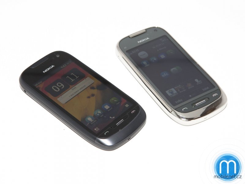 Nokia 701 a Nokia C7