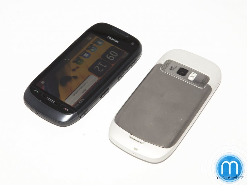 Nokia 701 a Nokia C7