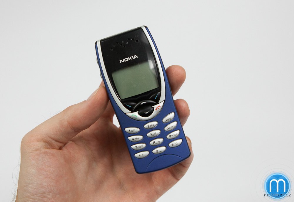 Nokia 8210