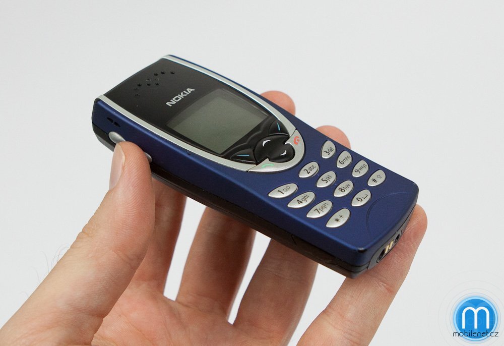 Nokia 8210
