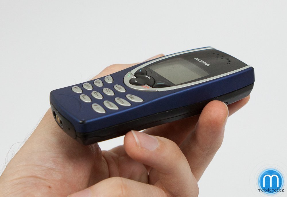 Nokia 8210