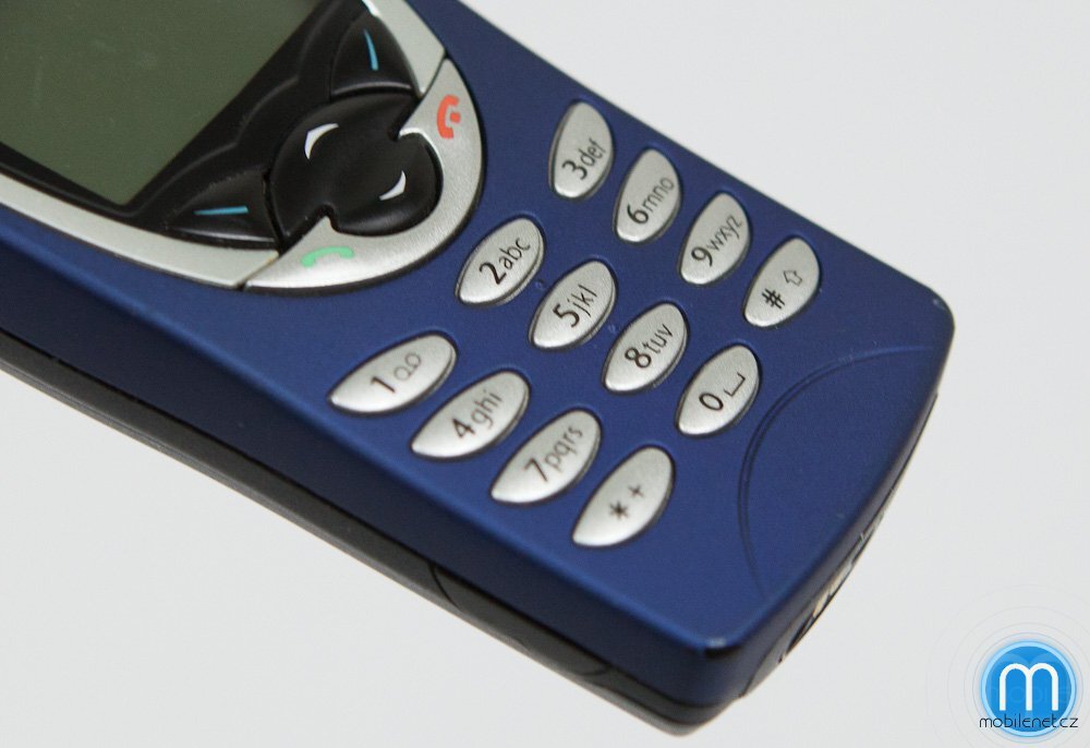 Nokia 8210