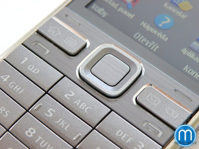 Nokia E52