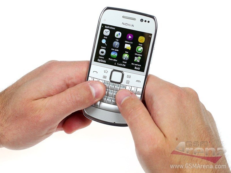 Nokia E6 -první živé fotografie