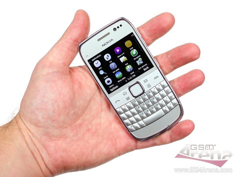 Nokia E6 -první živé fotografie