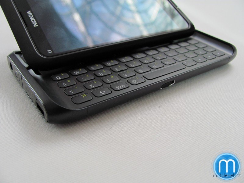 Nokia E7
