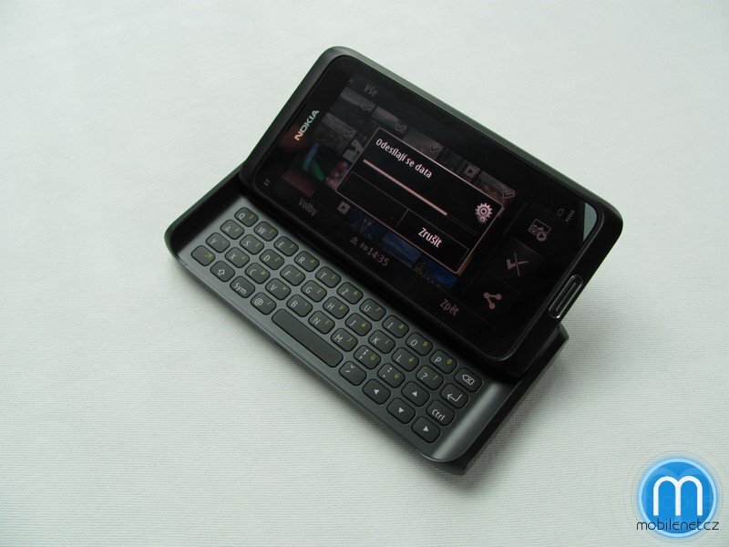 Nokia E7