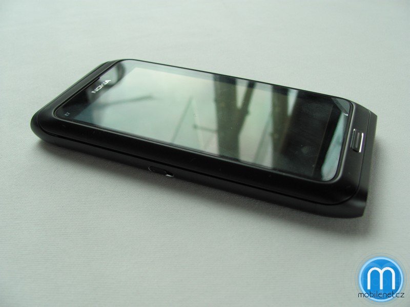 Nokia E7