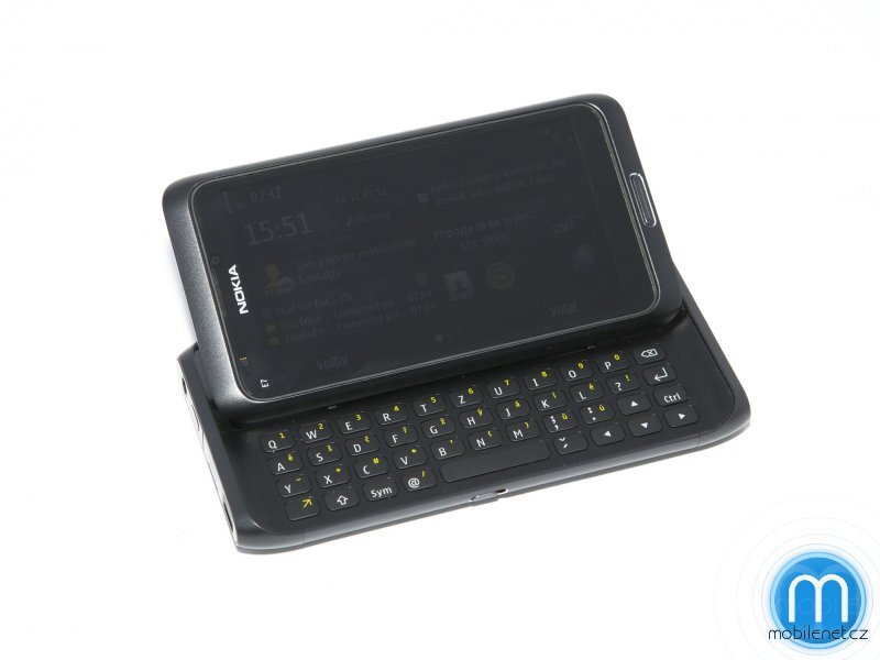 Nokia E7