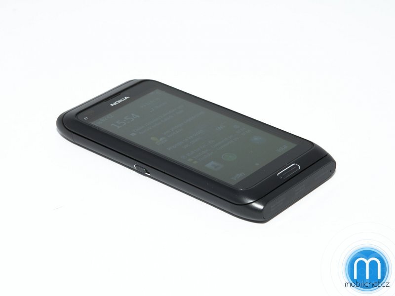 Nokia E7