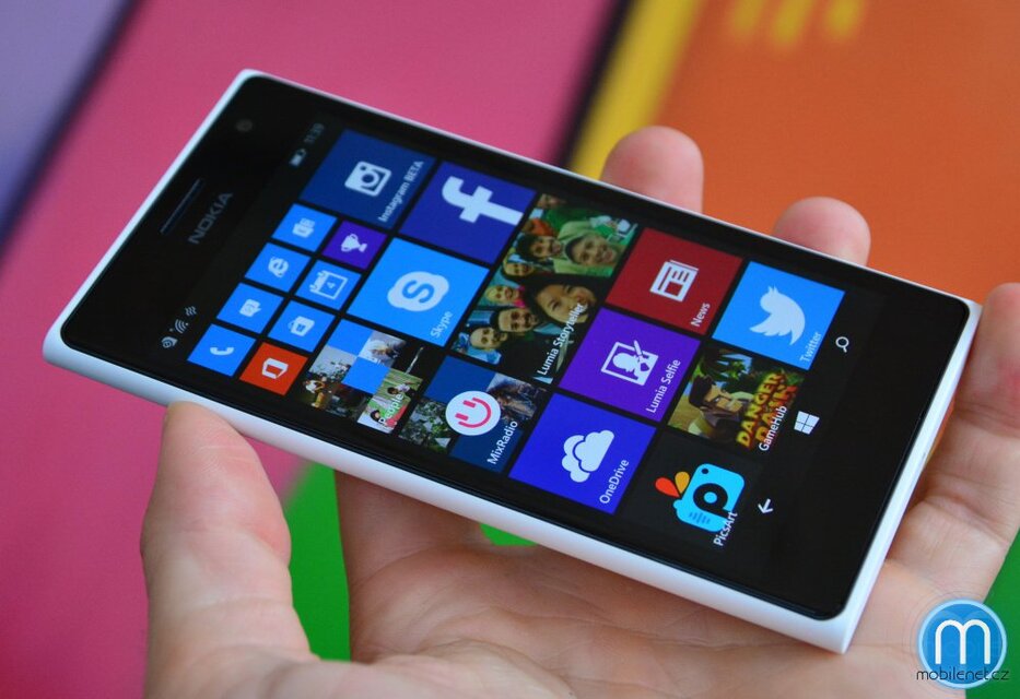 Nokia Lumia 730 a Lumia 735