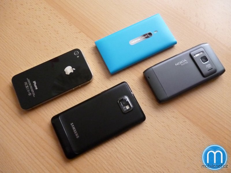 Nokia Lumia 800, iPhone 4S, Samsung Galaxy S II a Nokia N8