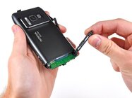 Nokia N8 rozebrána do posledního šroubku