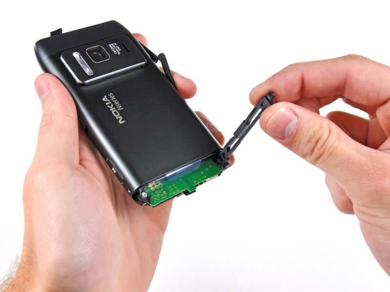 Nokia N8 rozebrána do posledního šroubku