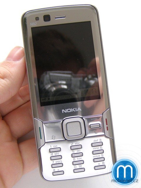Nokia N82