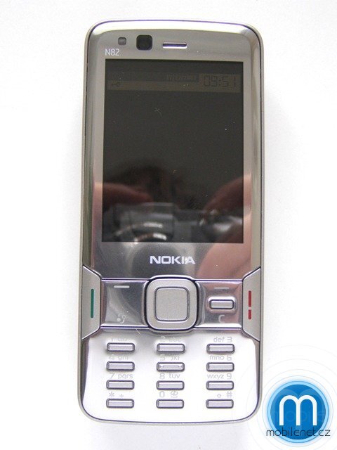 Nokia N82