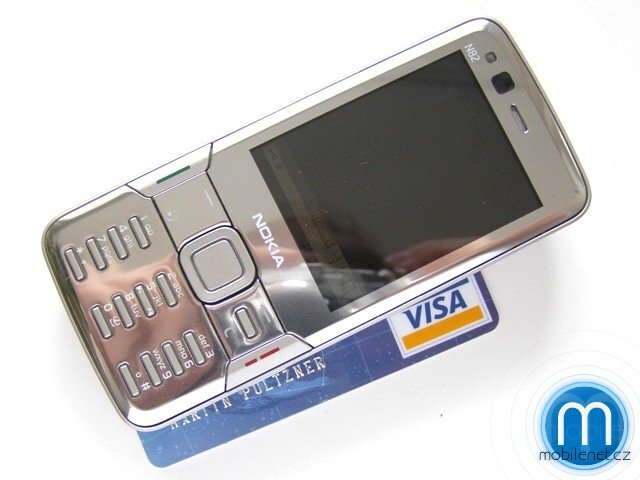 Nokia N82
