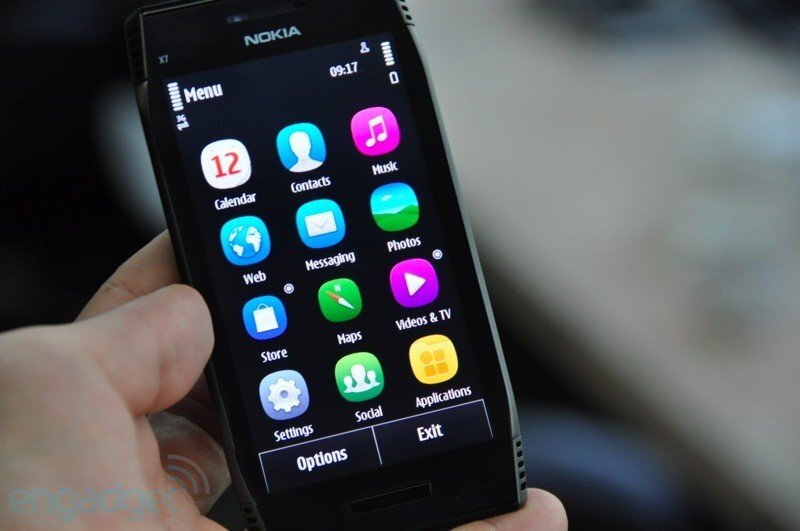 Nokia X7 - první živé fotografie