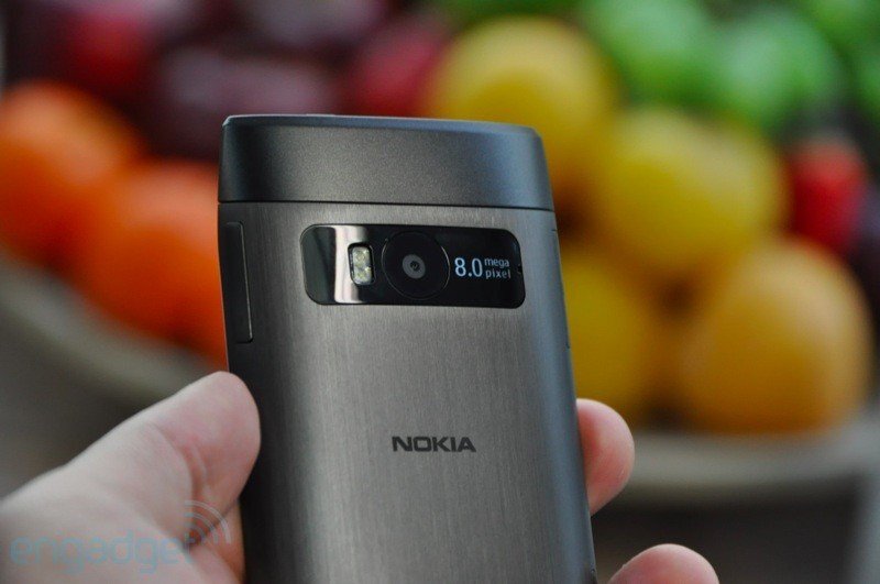 Nokia X7 - první živé fotografie