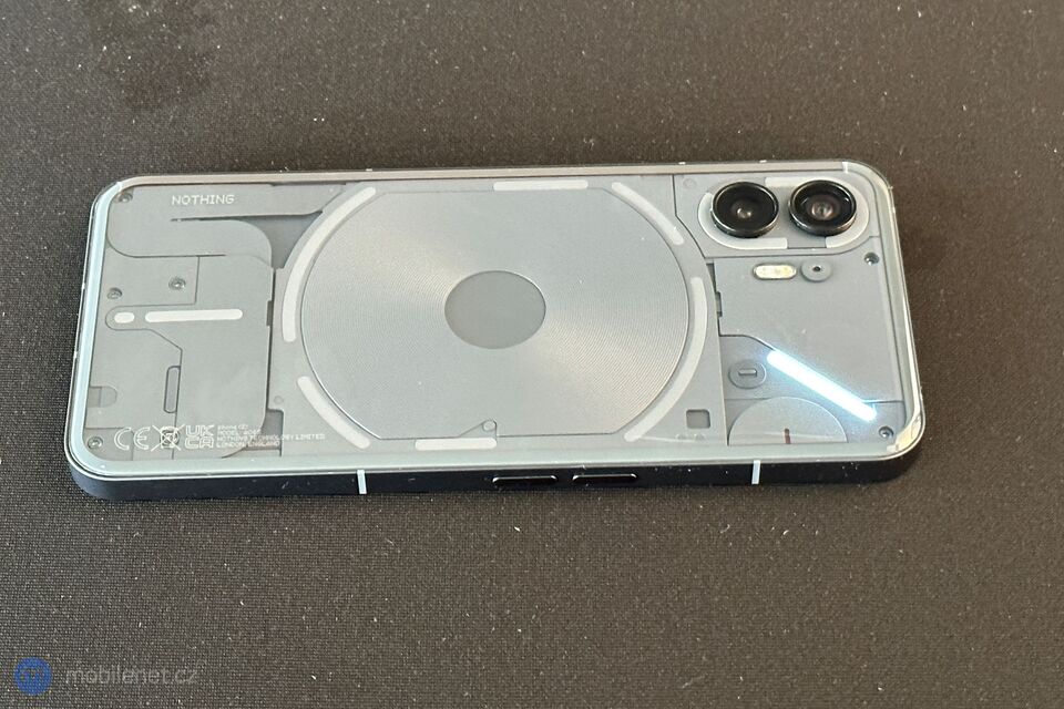 Nothing Phone (2)