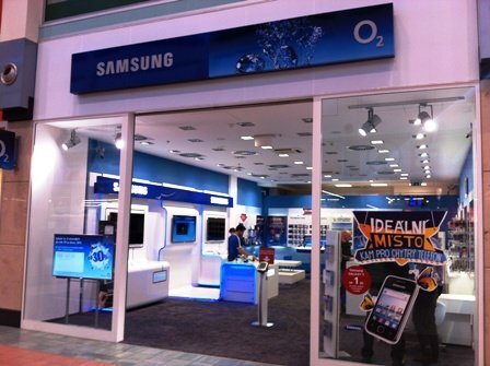 O2 a Samsung v Praze otevírají společnou prodejnu
